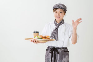 飲食業界で人気の理由とは？求職者のニーズが高い給与日払い制度